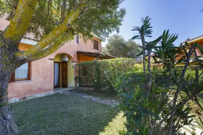 Giardino di Villa Mama private compound swimming pool