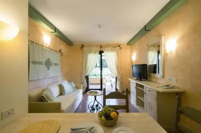 TV o dispositivi per l'intrattenimento presso Tranquil Lantana Resort Hotel Apartments for 5 people 1,5km from beach