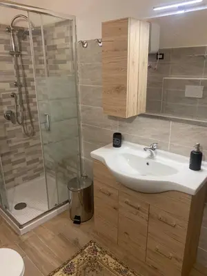 Bagno di Monolocale indipendente nel quartiere residenziale Genneruxi