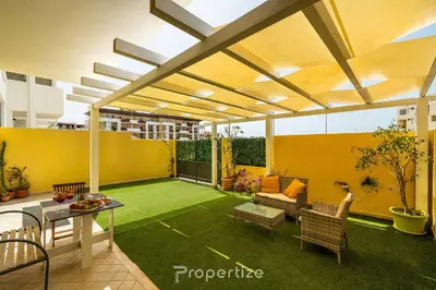 Patio o area all'aperto di Sun Terrace Home by Propertize