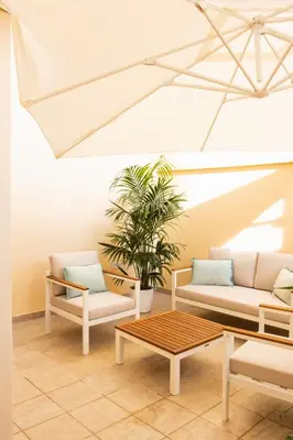 Area soggiorno di New Elegance Suites Guesthouse