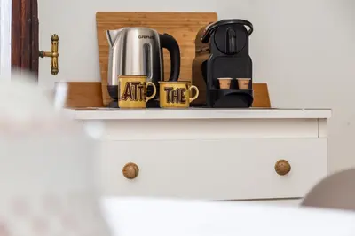 Set per la preparazione di tè e caffè presso Nonna ADELINA a 150 m da Cala Moresca