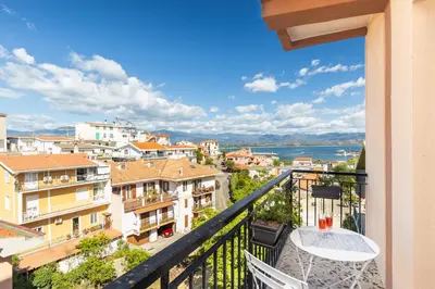 Balcone o terrazza di Nonna ADELINA a 150 m da Cala Moresca