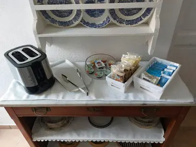Set per la preparazione di tè e caffè presso B&B Il Borgo delle Emozioni