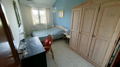 Letto o letti in una camera di Calasetta, il tramonto sul mare