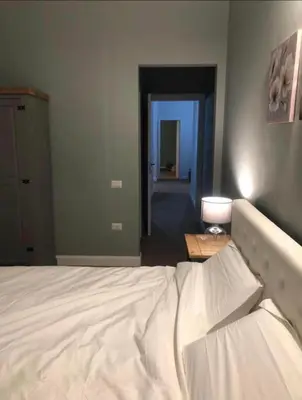 Letto o letti in una camera di Nuovo, tranquilla e in città