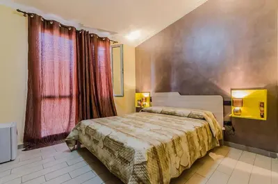 Letto o letti in una camera di B&B nel cuore di Loceri