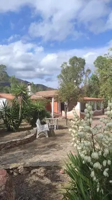 Vista generica sulle montagne o vista sulle montagne dall'interno della casa vacanze