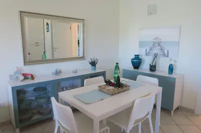 Cucina o angolo cottura di Villetta Laura By La Via Del Mare Viaggi e Vacanze