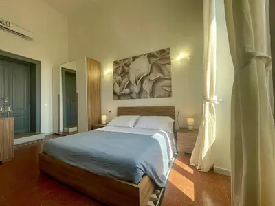 Letto o letti in una camera di Onlyrooms V - Sea View & Train Station