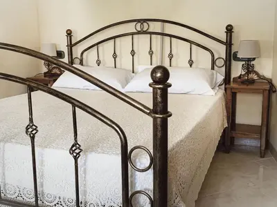 Letto o letti in una camera di B &B Inn - COME UN PICCOLO HOTEL- CAMERE CON BAGNO PRIVATO-PARCHEGGIO INTERNO PER MOTO e BICI -ENERGETIC BREAKFAST extra