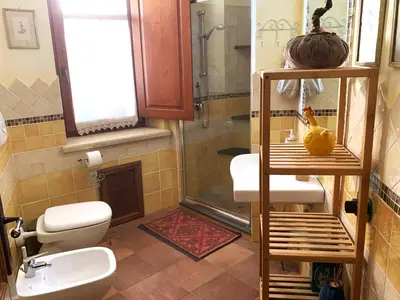Bagno di B &B Inn - COME UN PICCOLO HOTEL- CAMERE CON BAGNO PRIVATO-PARCHEGGIO INTERNO PER MOTO e BICI -ENERGETIC BREAKFAST extra