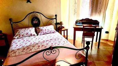 Letto o letti in una camera di B &B Inn - COME UN PICCOLO HOTEL- CAMERE CON BAGNO PRIVATO-PARCHEGGIO INTERNO PER MOTO e BICI -ENERGETIC BREAKFAST extra
