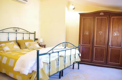 Letto o letti in una camera di B &B Inn - COME UN PICCOLO HOTEL- CAMERE CON BAGNO PRIVATO-PARCHEGGIO INTERNO PER MOTO e BICI -ENERGETIC BREAKFAST extra
