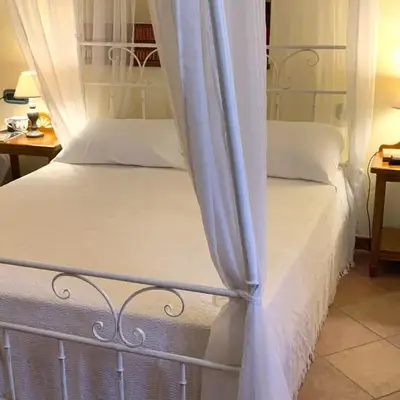 B &B Inn - COME UN PICCOLO HOTEL- CAMERE CON BAGNO PRIVATO-PARCHEGGIO INTERNO PER MOTO e BICI -ENERGETIC BREAKFAST extra