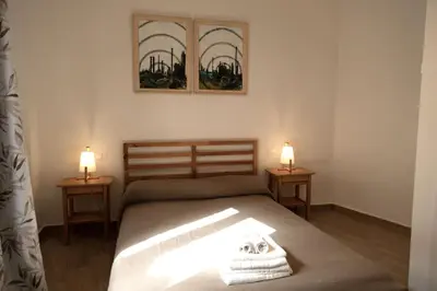 Letto o letti in una camera di GuestHost - Comfy Two-Levels Apartment with Terrace!
