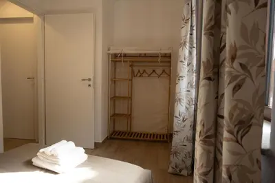 Letto o letti in una camera di GuestHost - Comfy Two-Levels Apartment with Terrace!