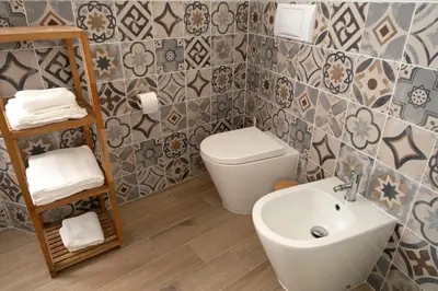 Bagno di GuestHost - Comfy Two-Levels Apartment with Terrace!