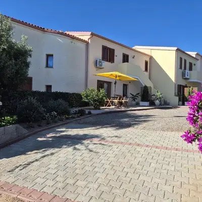La Bouganvillea