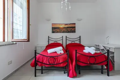 Letto o letti in una camera di GuestHost - Comfy Apartment close to the Station with Courtyard