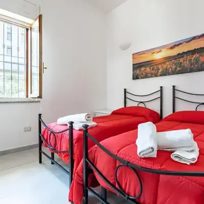 GuestHost - Comfy Apartment close to the Station with Courtyard