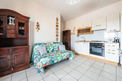 Cucina o angolo cottura di Casa degli Oleandri by Propertize