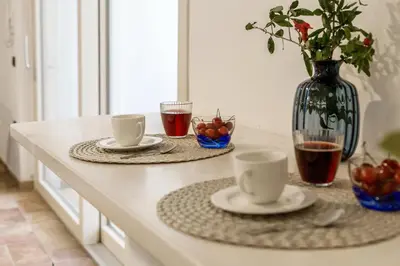 Set per la preparazione di tè e caffè presso Villa Stefanina - Vista mare e piscina privata vicina alla spiaggia di Cala Sinzias