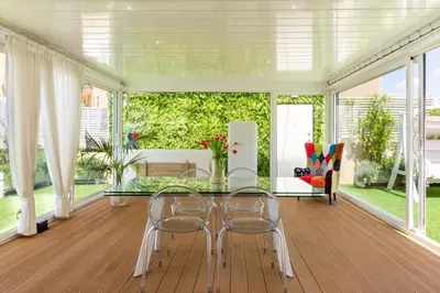 Giardino di Terrazza con Jacuzzi su Attico Elegante a Cagliari