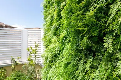 Giardino di Terrazza con Jacuzzi su Attico Elegante a Cagliari