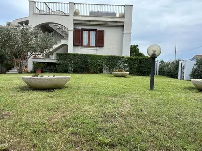 Giardino di VILLA A 2 passi dal mare