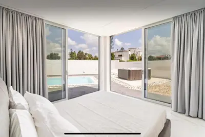 Piscina di Leonida's Room pool and Jacuzzi o nelle vicinanze