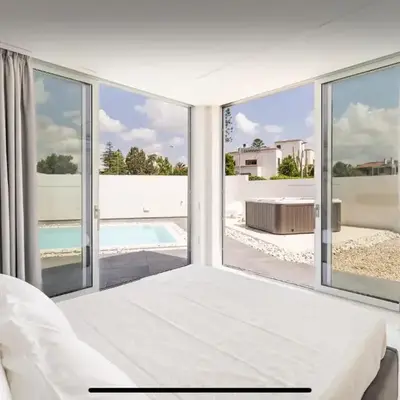 Leonida's Room pool and Jacuzzi