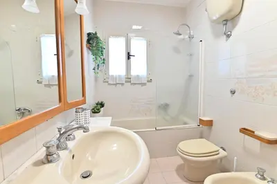 Bagno di IzzHome Central Room