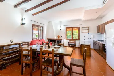 Cucina o angolo cottura di Villa Sa Marina con piscina