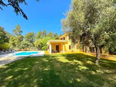 Piscina di Villa With Pool o nelle vicinanze