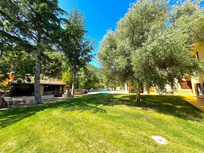 Giardino di Villa With Pool