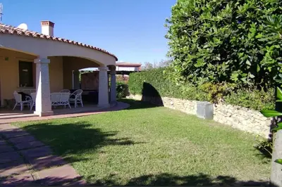 Giardino di Villa Malugi Oasi Esclusiva a Costa Rei