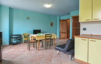 Cucina o angolo cottura di Cozy Apartment In Ilbono With Wifi