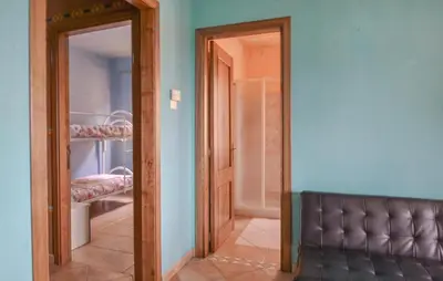 Area soggiorno di Cozy Apartment In Ilbono With Wifi