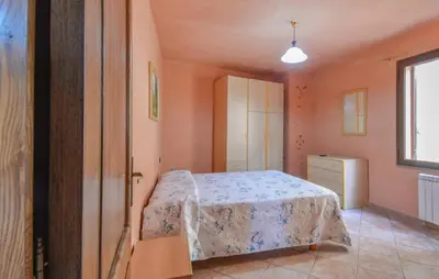 Letto o letti in una camera di Cozy Apartment In Ilbono With Wifi