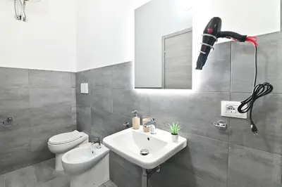 Bagno di IzzHome City Heart Rooms