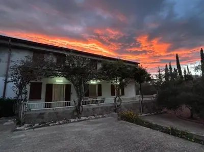 Alba o tramonto visti dall'interno della casa vacanze o dai dintorni
