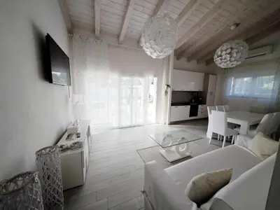TV o dispositivi per l'intrattenimento presso villa ELEGANCE charming PORTO PINO