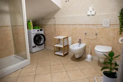 Bagno di Yellow House