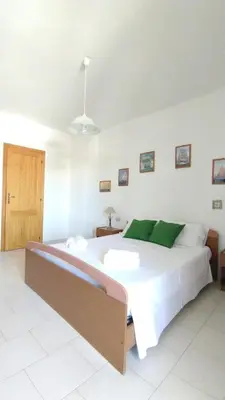 Letto o letti in una camera di SEAGLE APARTMENT- a stone's throw from the sea