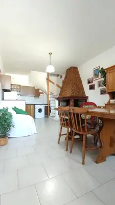 Cucina o angolo cottura di SEAGLE APARTMENT- a stone's throw from the sea