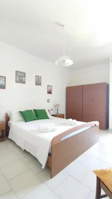 Letto o letti in una camera di SEAGLE APARTMENT- a stone's throw from the sea