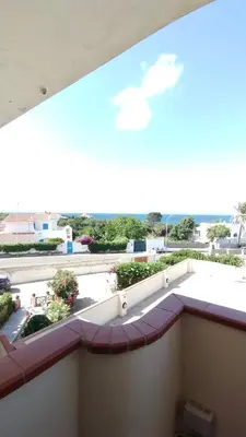 Vista generica sul mare o vista sul mare dall'interno dell'appartamento
