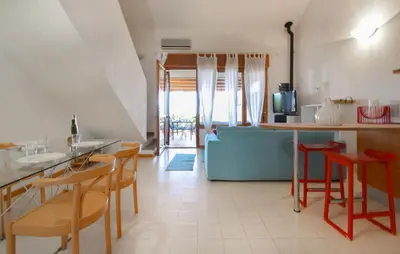 Cucina o angolo cottura di 2 Bedroom Cozy Home In Is Molas