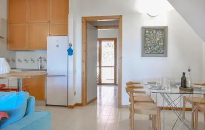 Cucina o angolo cottura di 2 Bedroom Cozy Home In Is Molas
